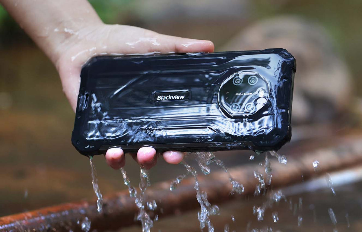 The best smartphone for swimming without using a phone case
