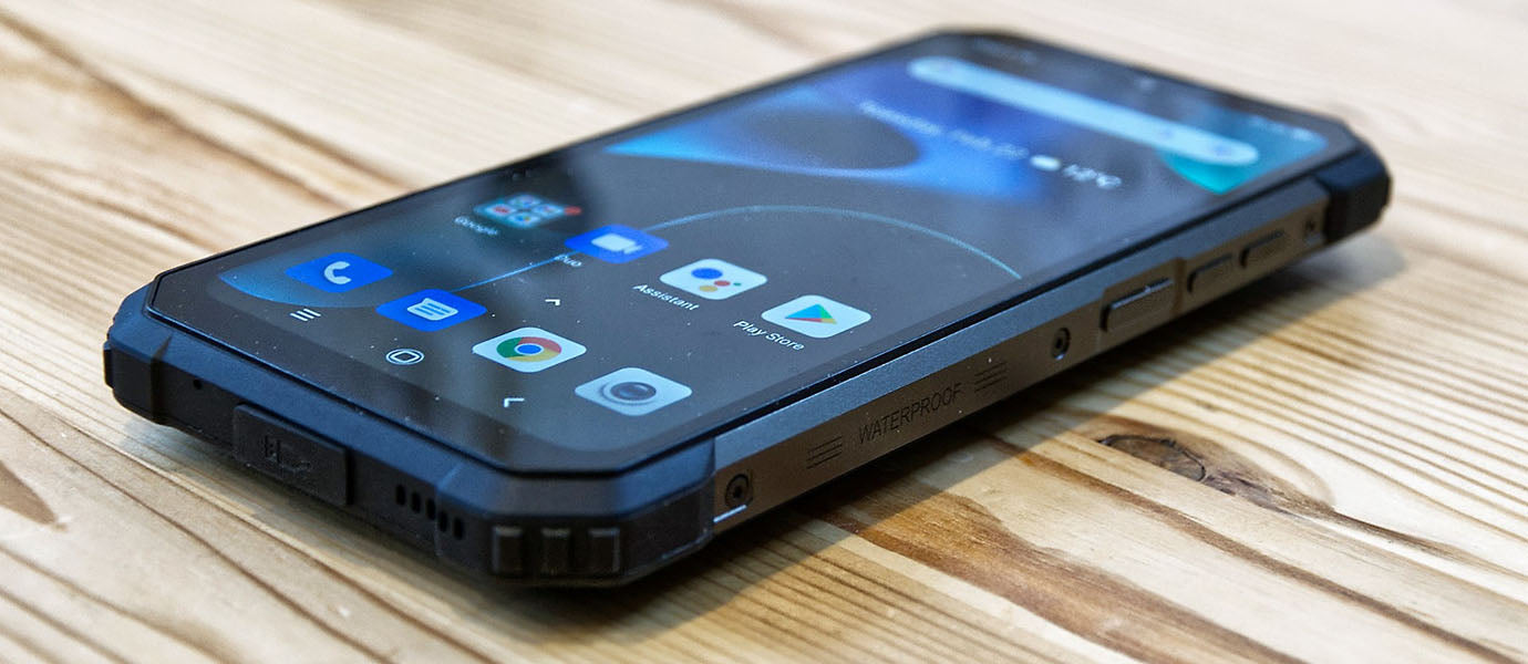 Best phone for truck drivers shock-, cold-, water-resistant trucker phone